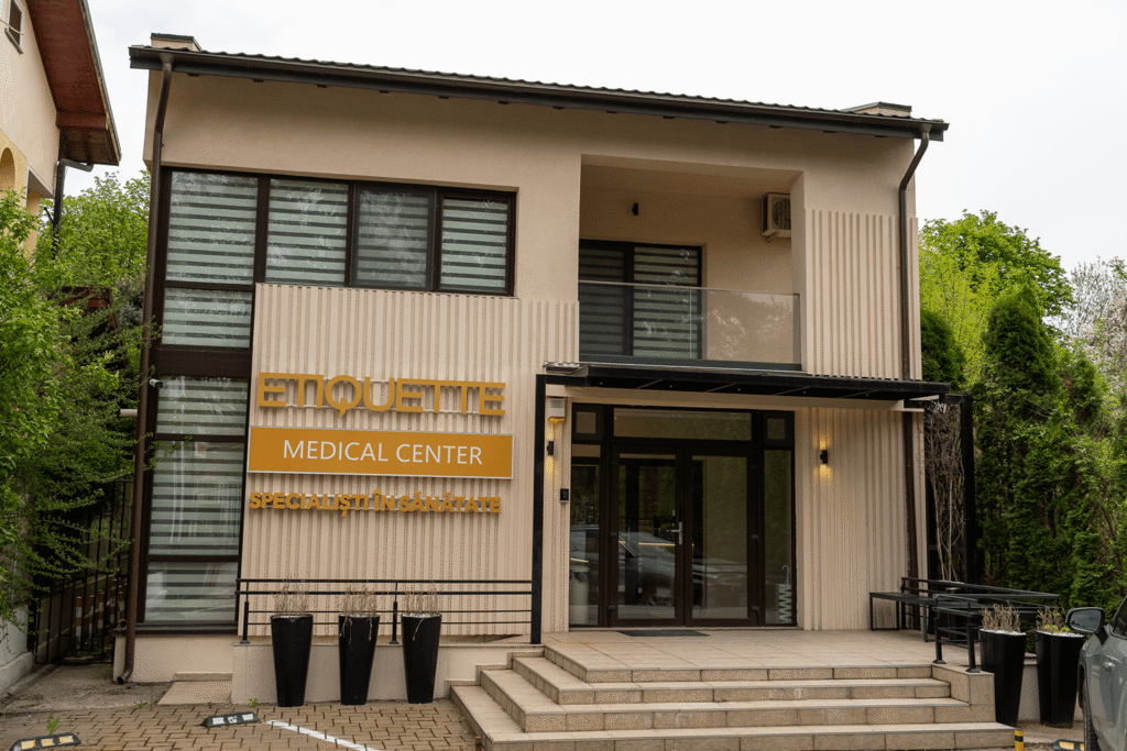 Etiquette - Cum îți menții pielea sănătoasă după tratamentele estetice